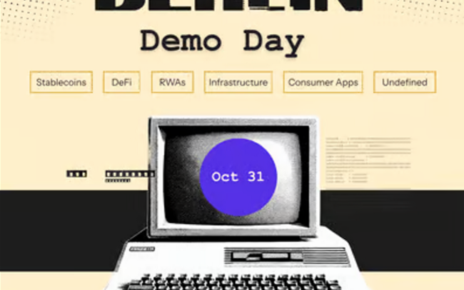 Ein alter Computer der Datum 31.10. anzeigt.