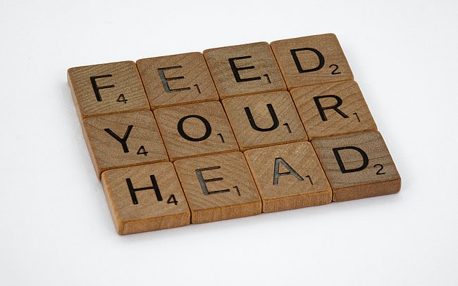 Wörter aus Scrabble Buchstaben - Feed your head