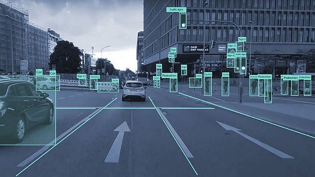 eine künstliche Intelligenz analysiert Straßenverkehr